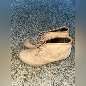 Size 7 Platform Wedges Color Tan/Brown.